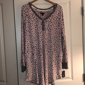 Vera Wang soft night gown w/ pockets - NWT